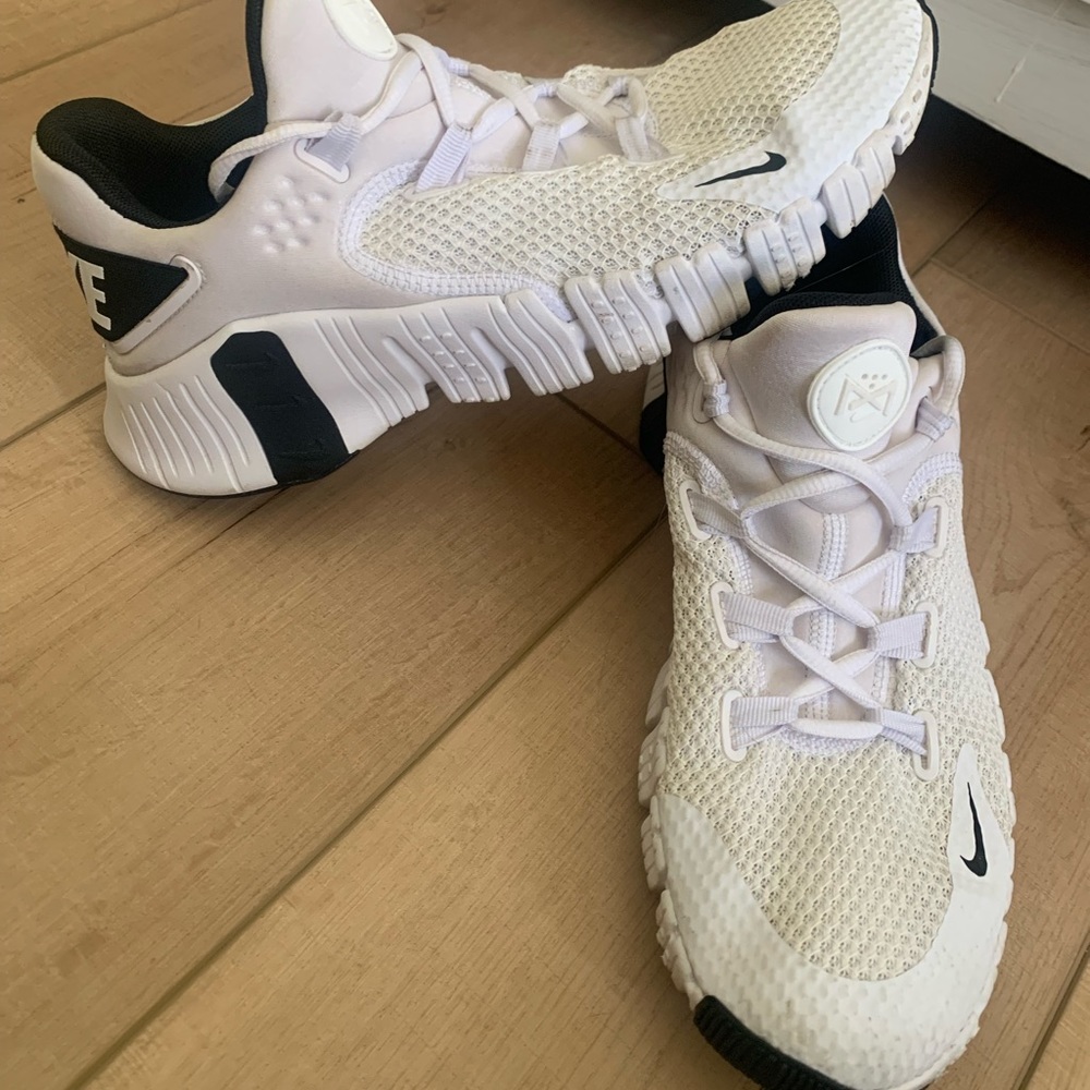 Nike metcon white and black